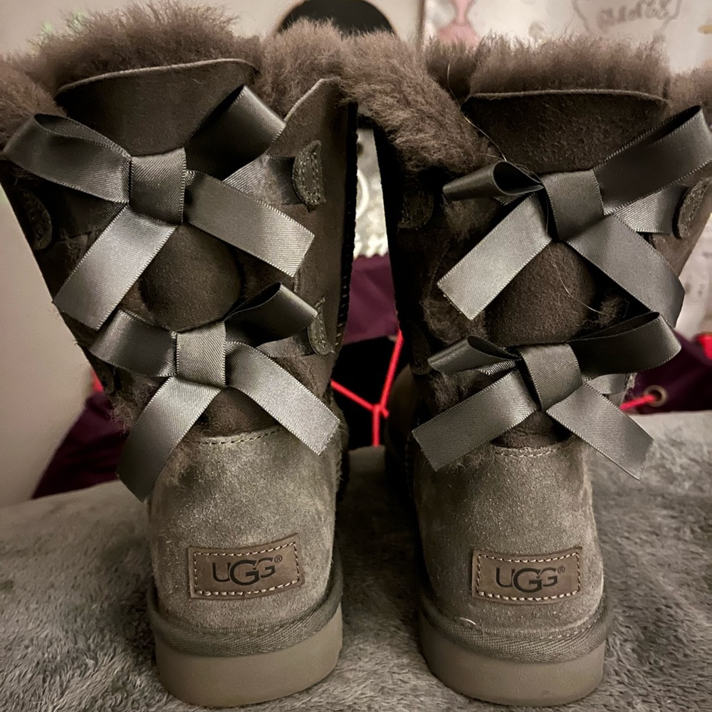 grey uggs with bows
